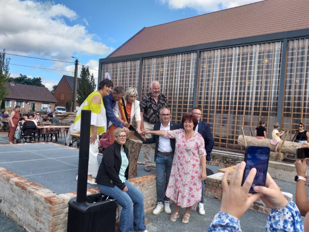 De stoomzagerij in Laakdal wordt "ingezaagd" bij de feestelijke opening op Open Monumentendag.